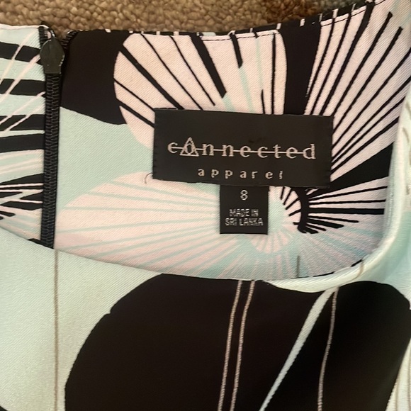 Floral fitted sheath dress. Size 8. - Picture 6 of 7